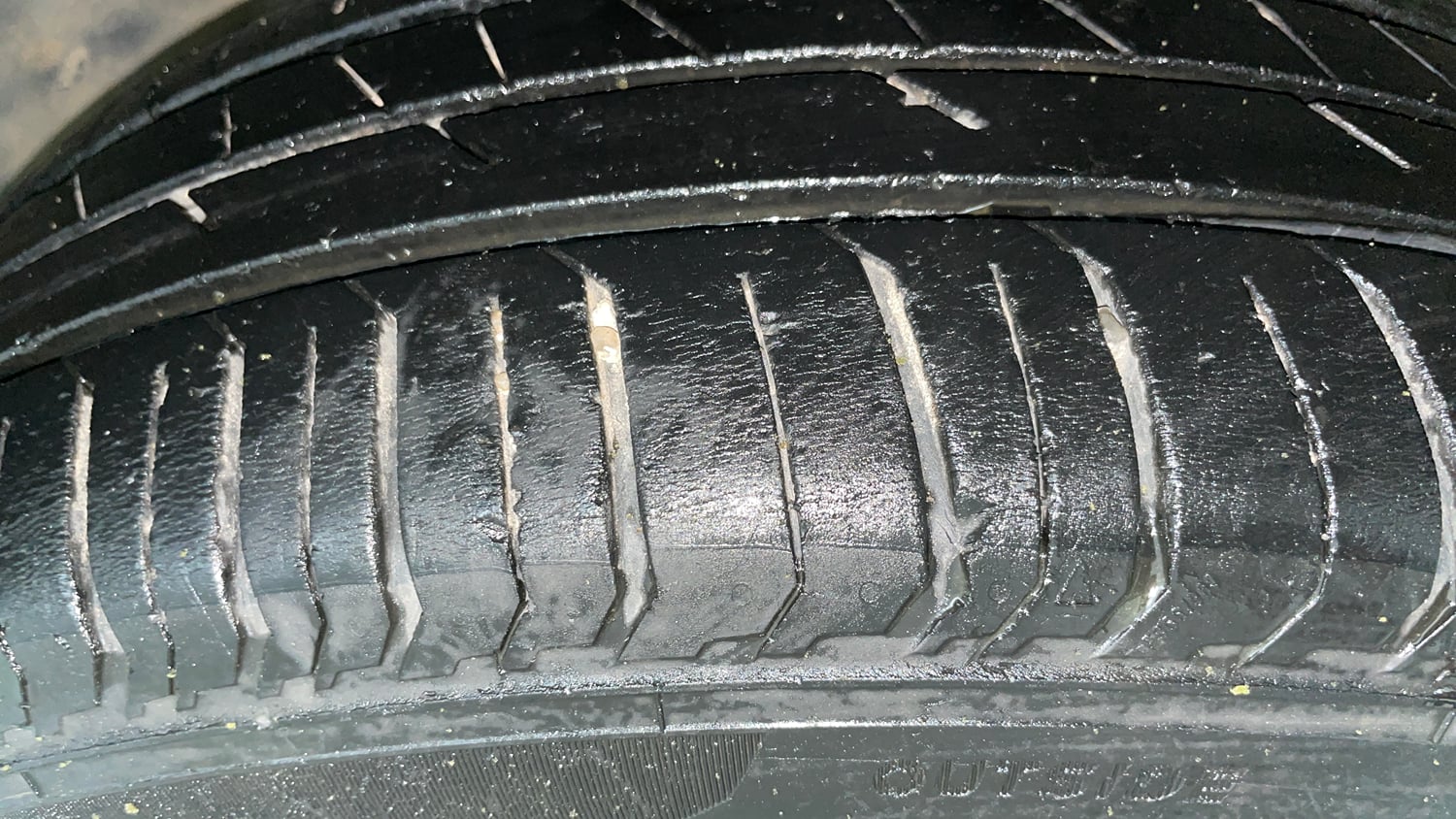 Used 2023 Tata Punch Adventure Rhythm Pack MT Petrol Manual tyres RIGHT FRONT TYRE TREAD VIEW