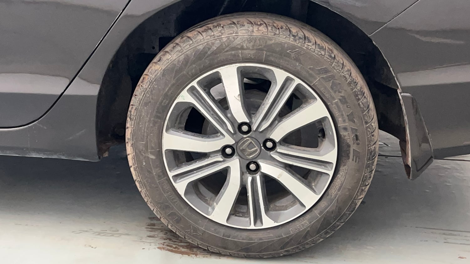 Used 2018 Honda City V Diesel Diesel Manual tyres LEFT REAR TYRE RIM VIEW