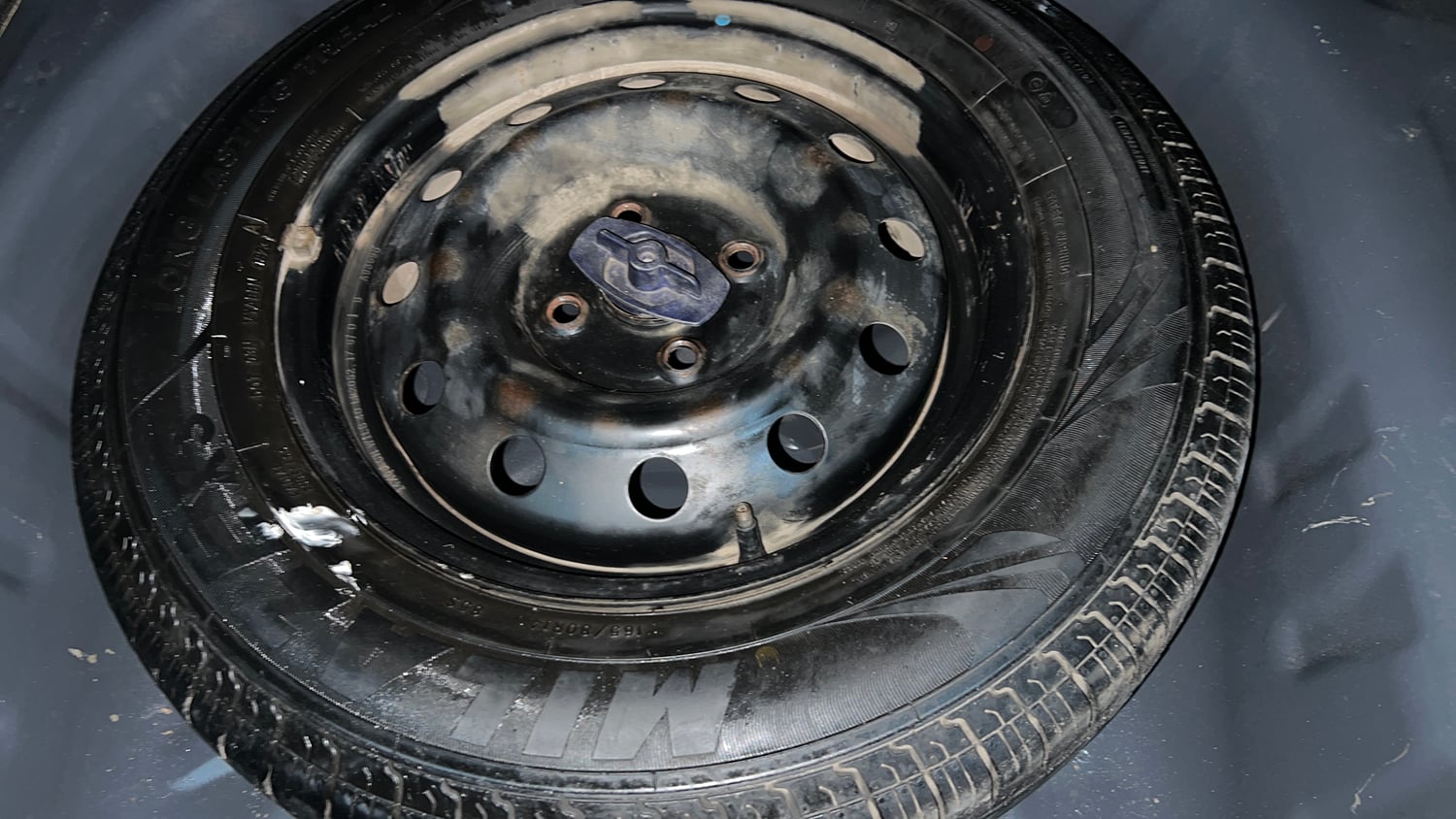 Used 2017 Maruti Suzuki Dzire VXi Petrol Manual tyres SPARE TYRE VIEW
