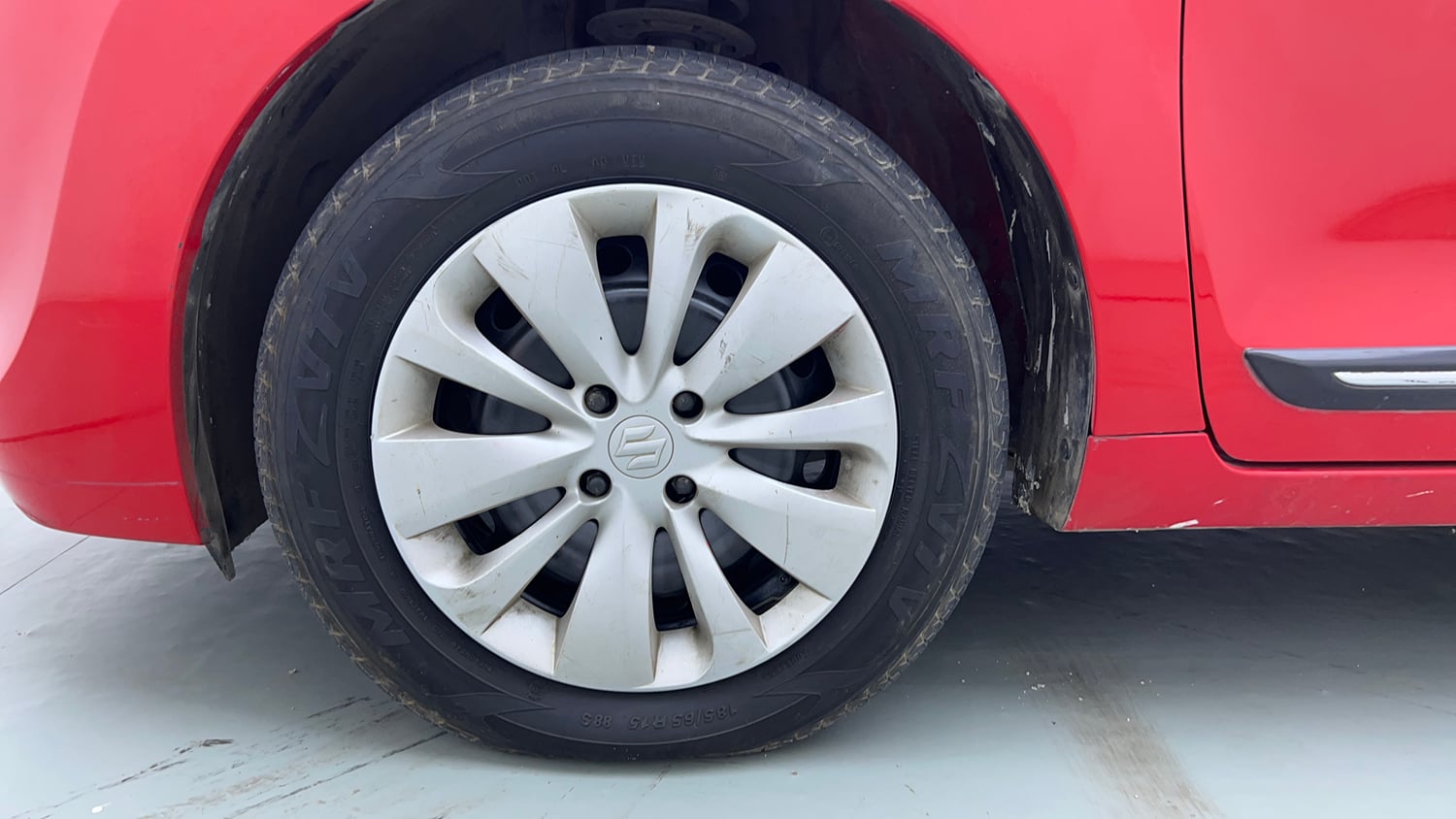 Used 2018 Maruti Suzuki Baleno Delta 1.2 AT Petrol Automatic tyres LEFT FRONT TYRE RIM VIEW