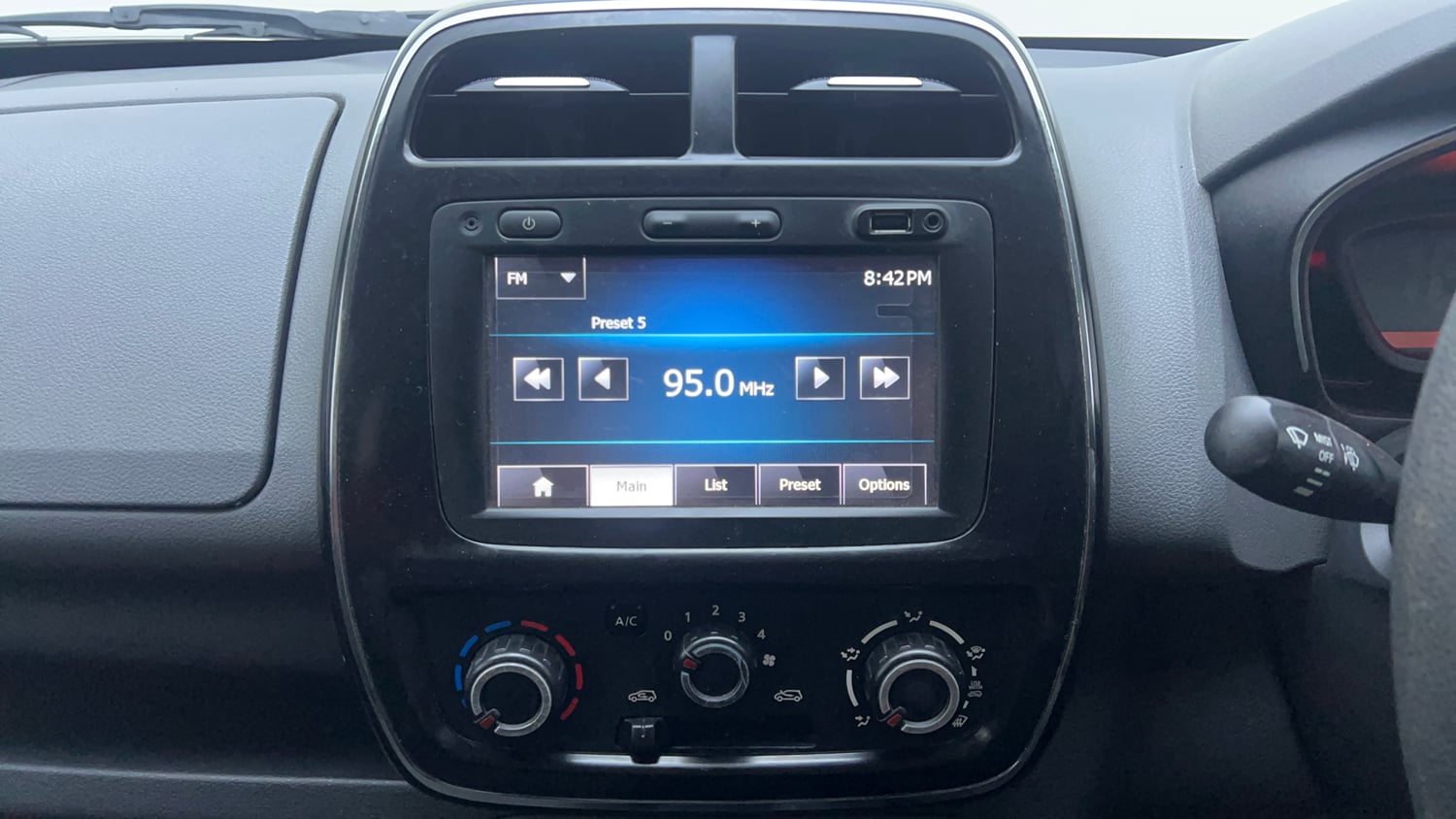 Used 2015 Renault Kwid RXT Petrol Manual interior MUSIC SYSTEM & AC CONTROL VIEW