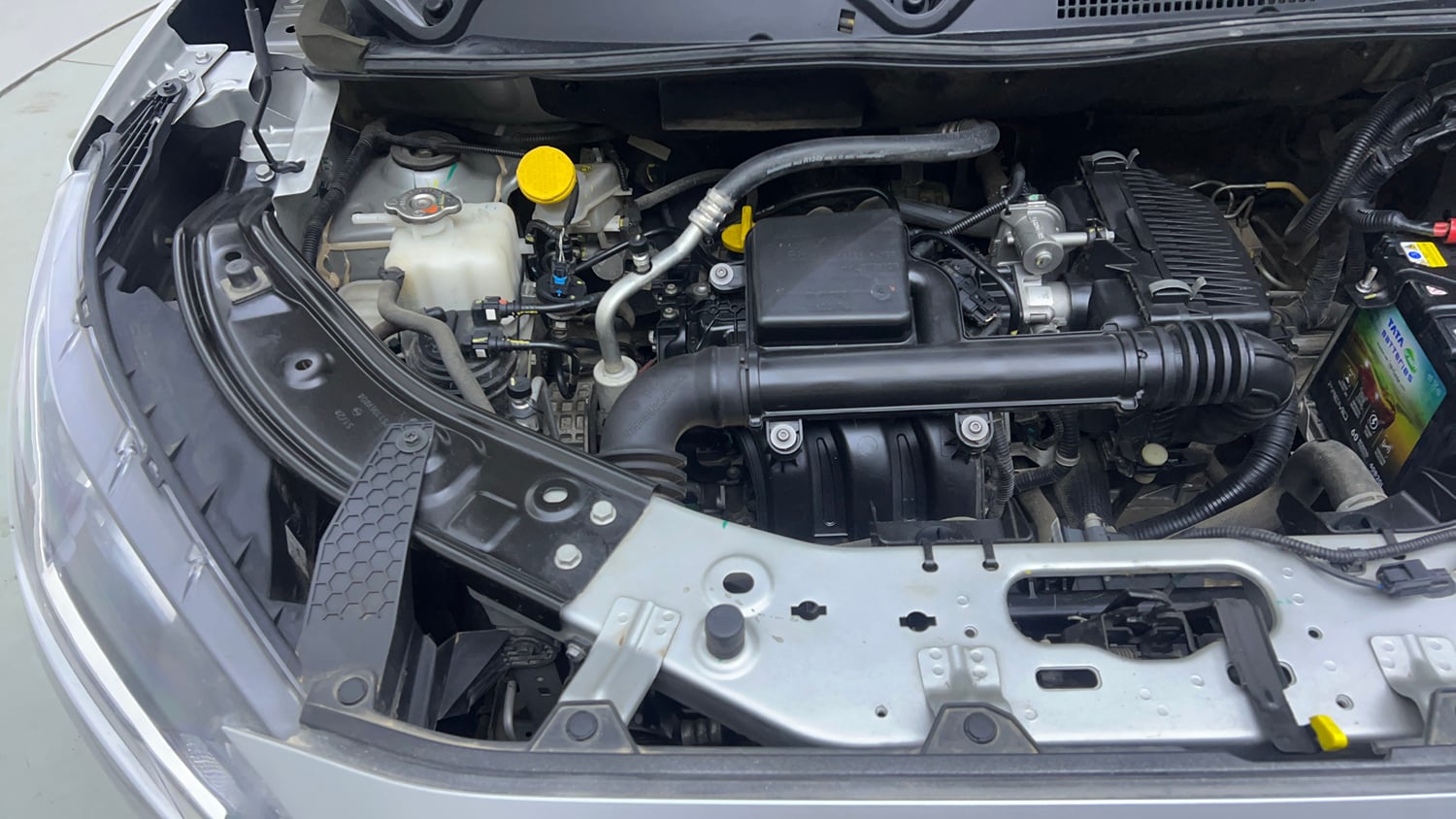 Used 2023 Nissan Magnite XL Petrol Manual engine ENGINE RIGHT SIDE VIEW