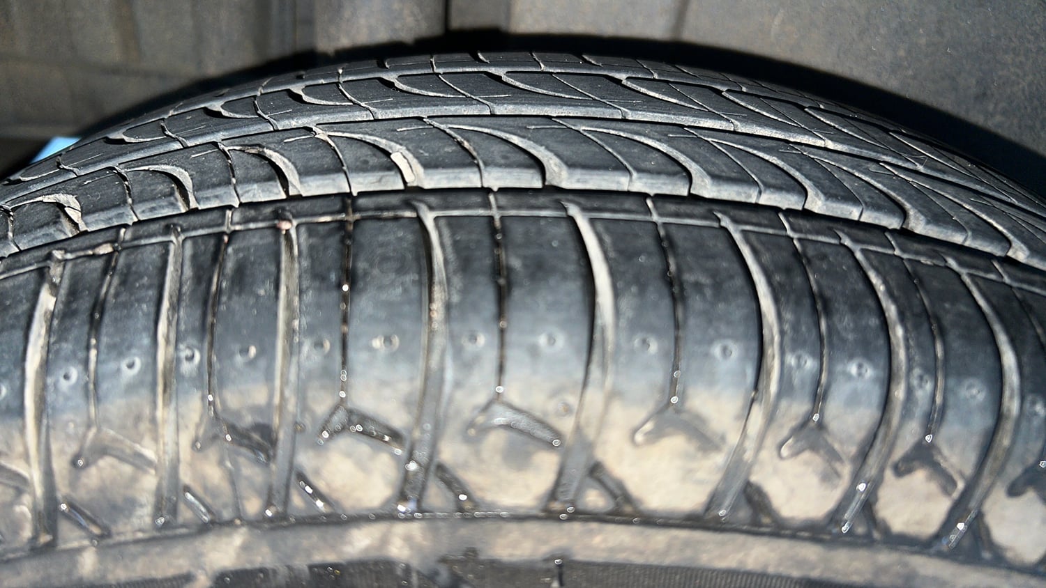 Used 2015 Maruti Suzuki Swift VXi Petrol Manual tyres RIGHT REAR TYRE TREAD VIEW