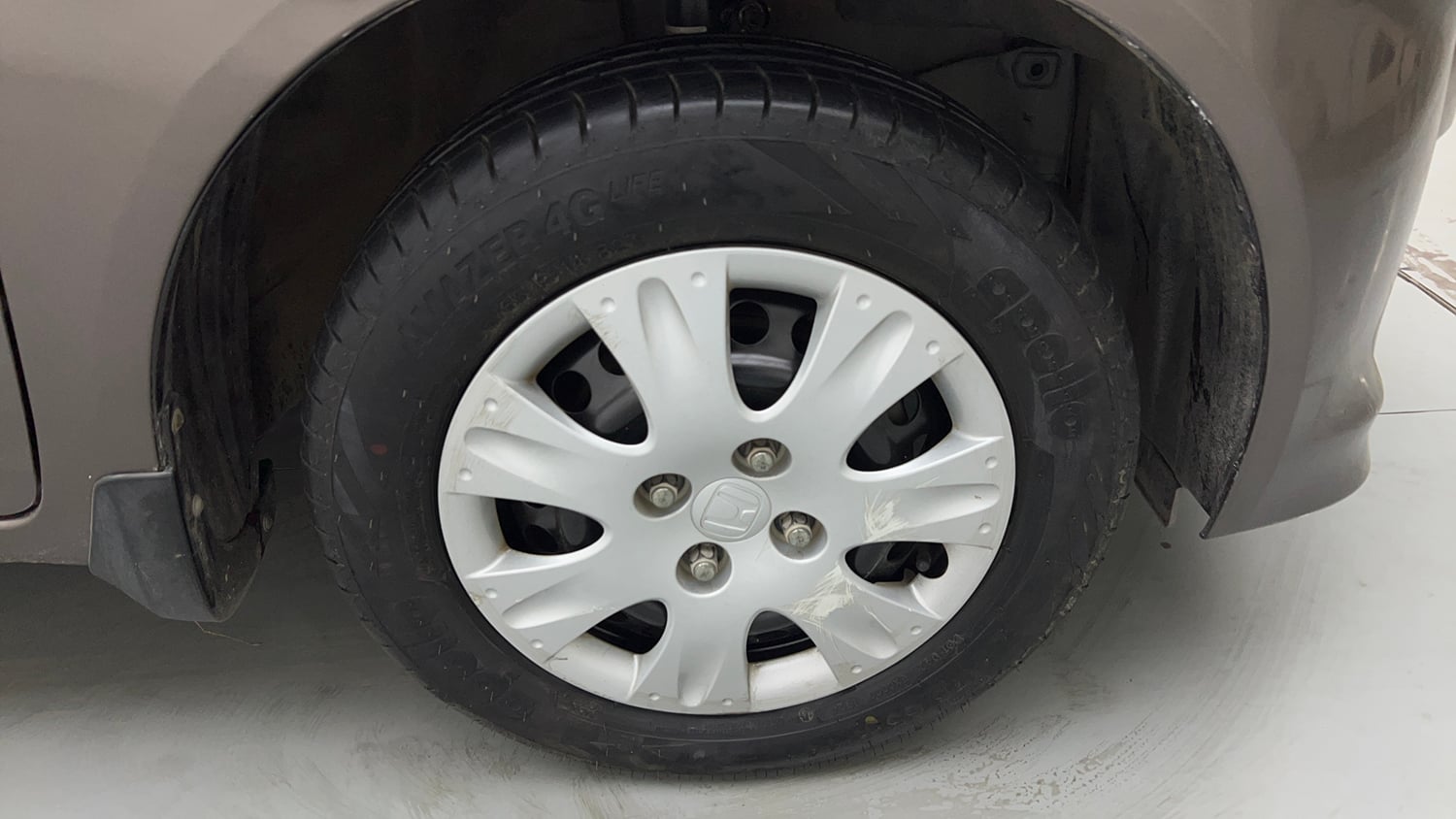 Used 2013 Honda Amaze 1.2 S i-VTEC Petrol Manual tyres RIGHT FRONT TYRE RIM VIEW