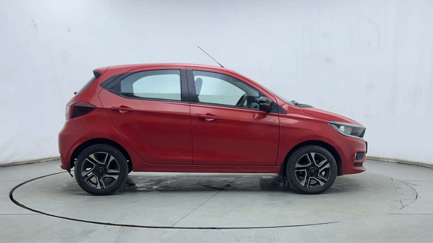 Used 2021 Tata Tiago XZ Plus Petrol Manual exterior RIGHT SIDE VIEW