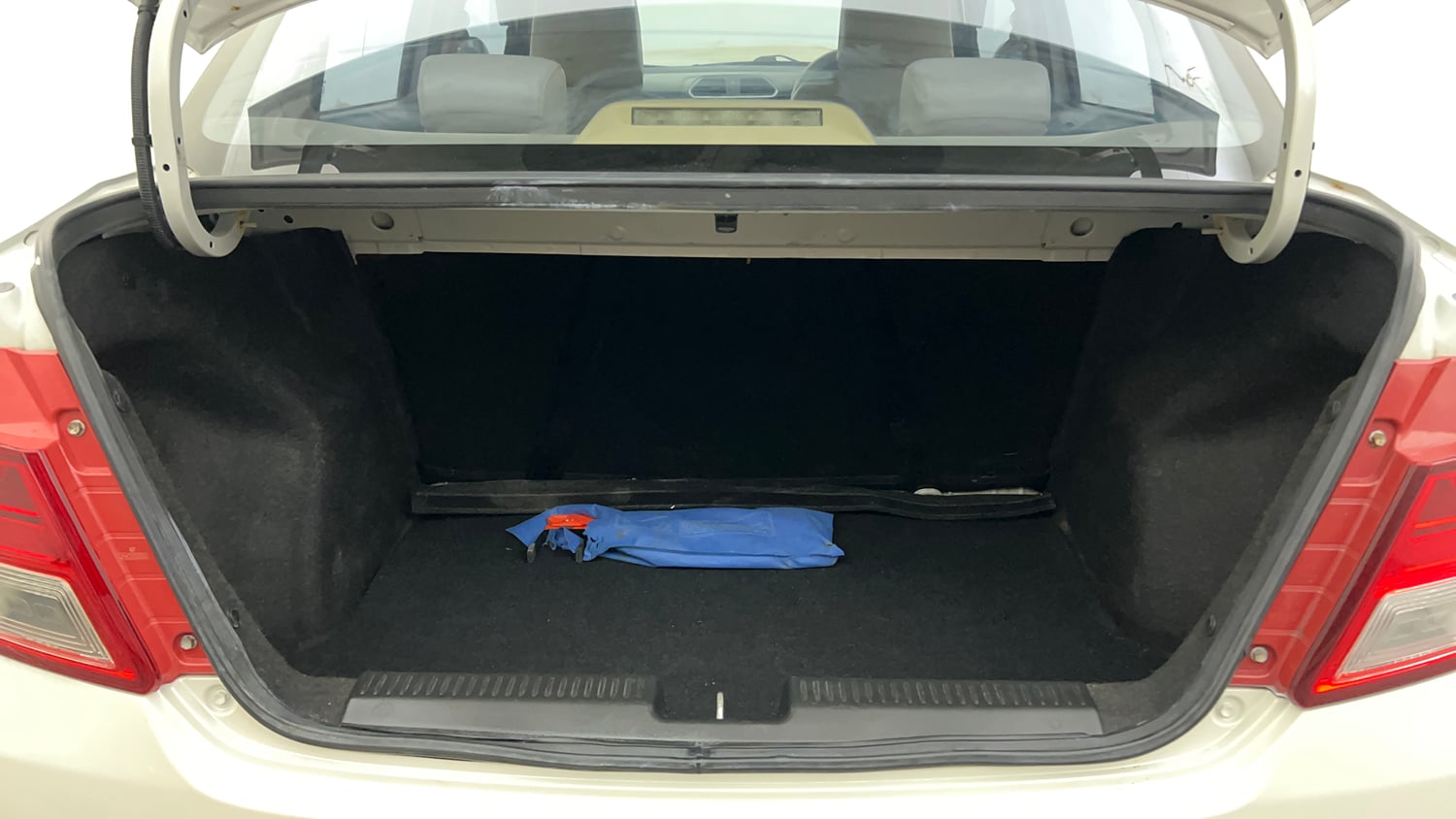 Used 2018 Maruti Suzuki Dzire VXi Petrol Manual interior DICKY INSIDE VIEW