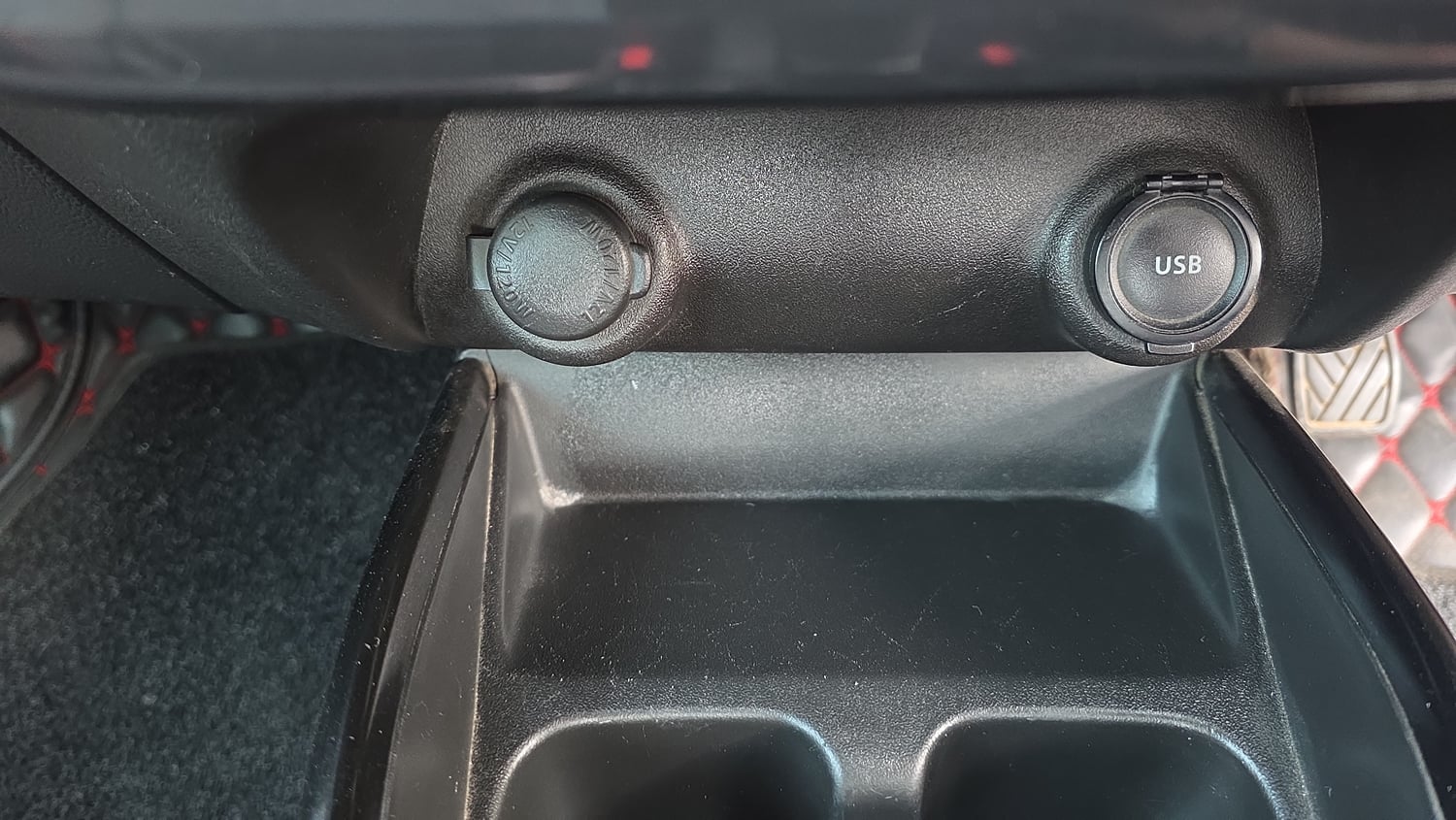 Used 2023 Toyota Glanza V Petrol Manual top_features Heads up display (HUD)