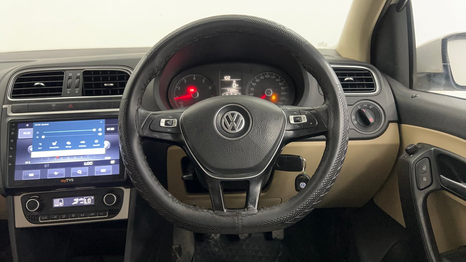 Used 2016 Volkswagen Polo Highline1.2L (P) Petrol Manual interior STEERING VIEW