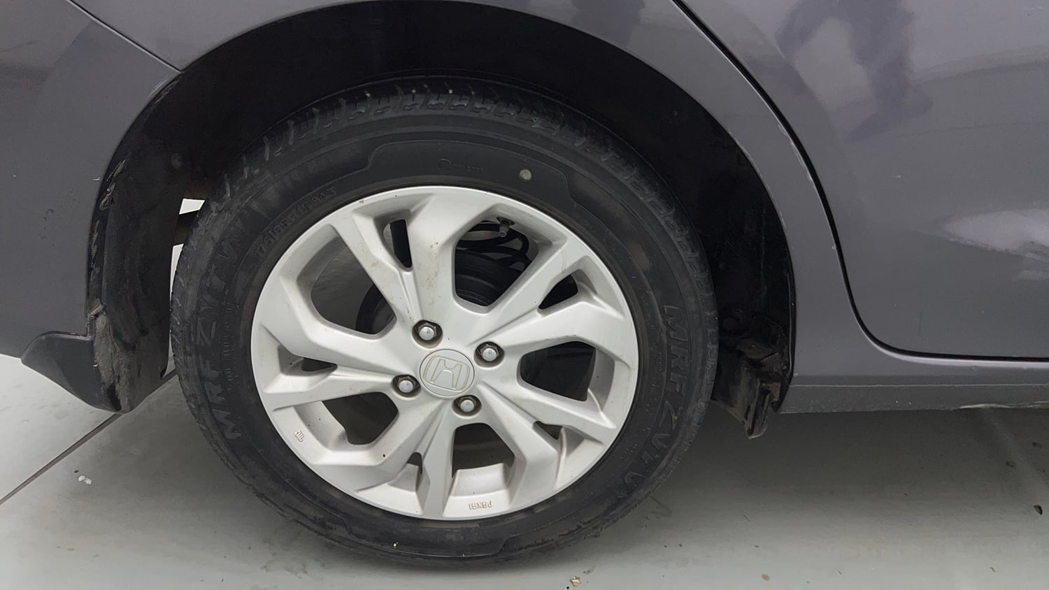 Used 2018 Honda Amaze 1.2 V MT Petrol Petrol Manual tyres RIGHT REAR TYRE RIM VIEW
