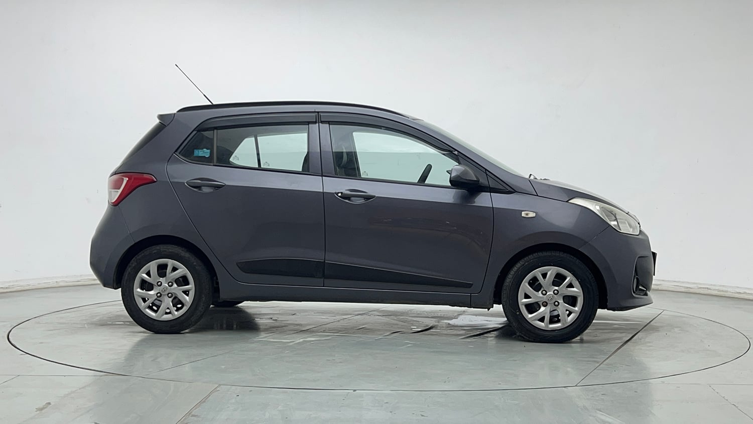 Used 2019 Hyundai Grand i10 Magna 1.2 Kappa VTVT Petrol Manual exterior RIGHT SIDE VIEW