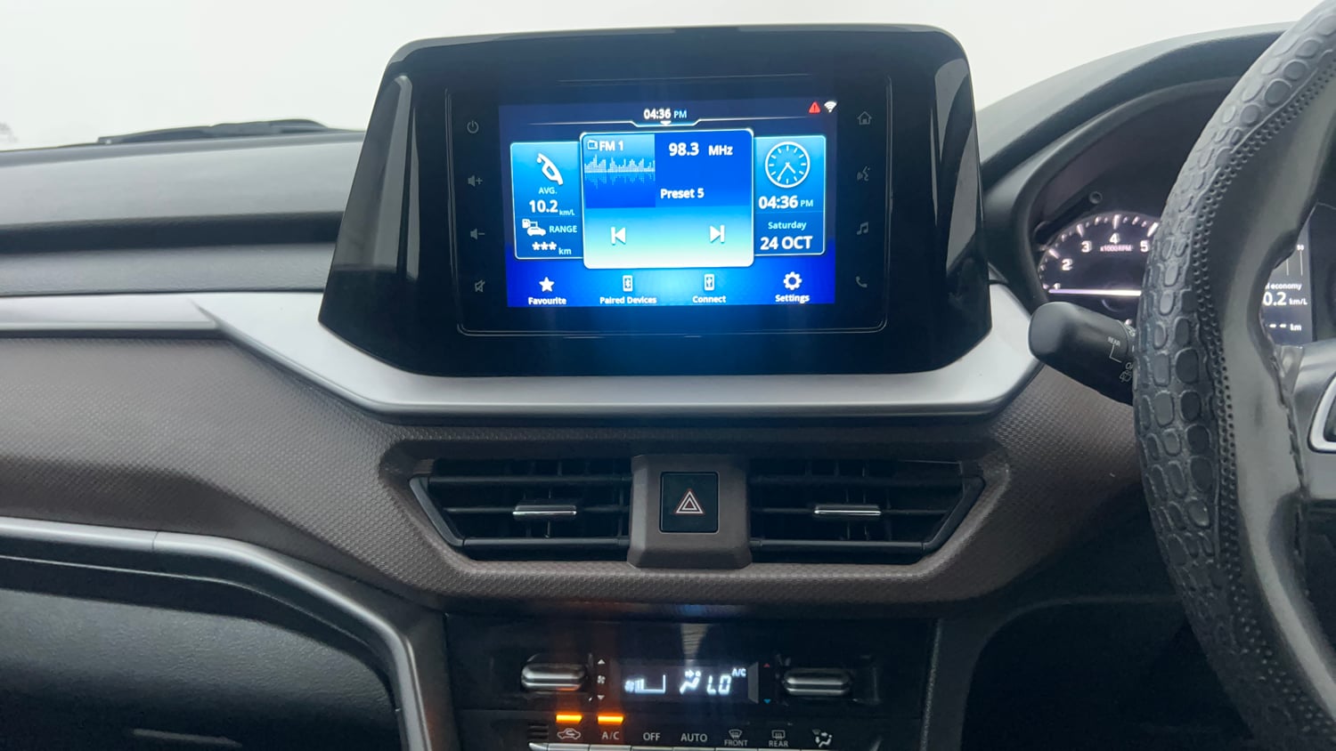 Used 2023 Maruti Suzuki Brezza Zxi Dual Tone Petrol Manual interior MUSIC SYSTEM & AC CONTROL VIEW