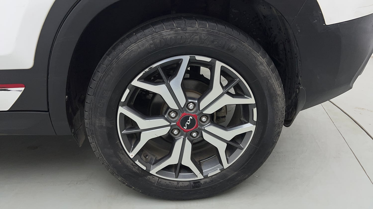 Used 2023 Kia Seltos GTX Plus 1.4 DCT Petrol Automatic tyres LEFT REAR TYRE RIM VIEW