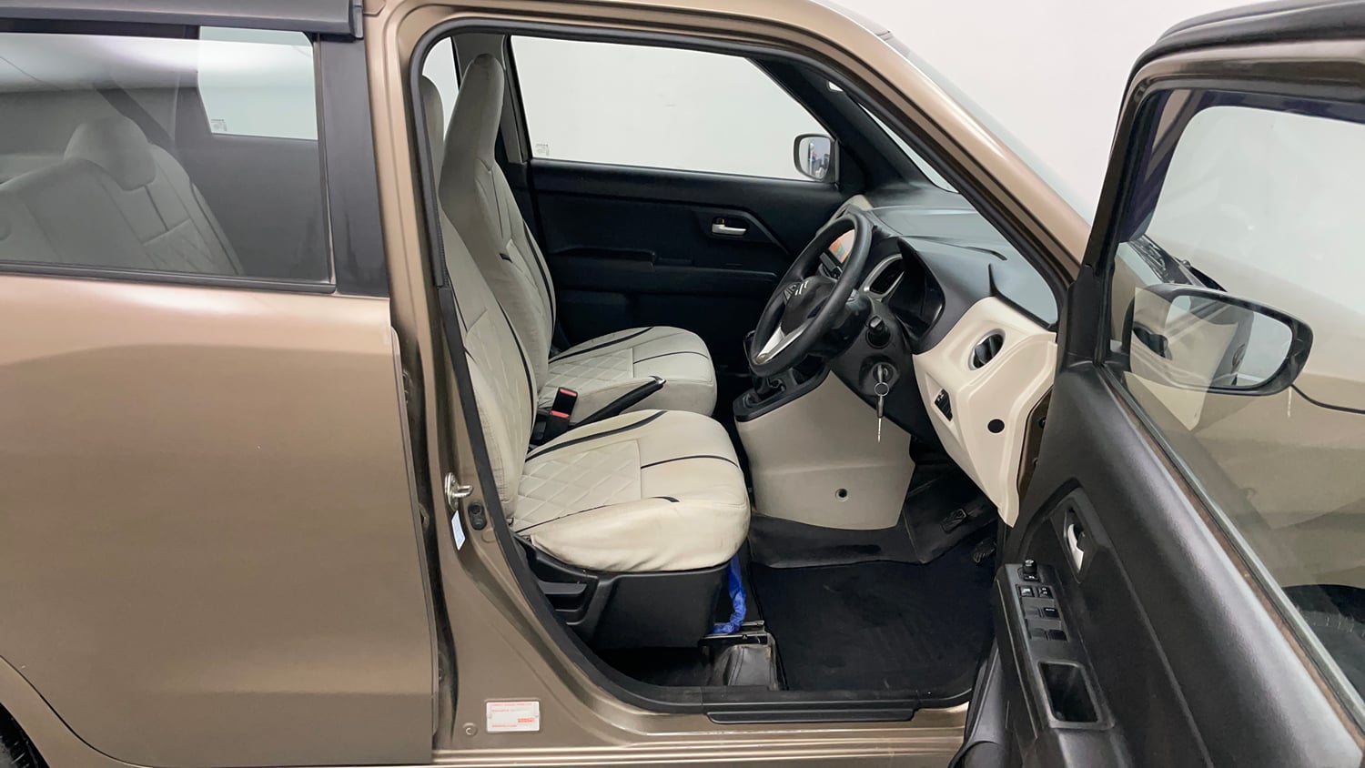 Used 2022 Maruti Suzuki Wagon R ZXI 1.2 Petrol Manual interior RIGHT SIDE FRONT DOOR CABIN VIEW