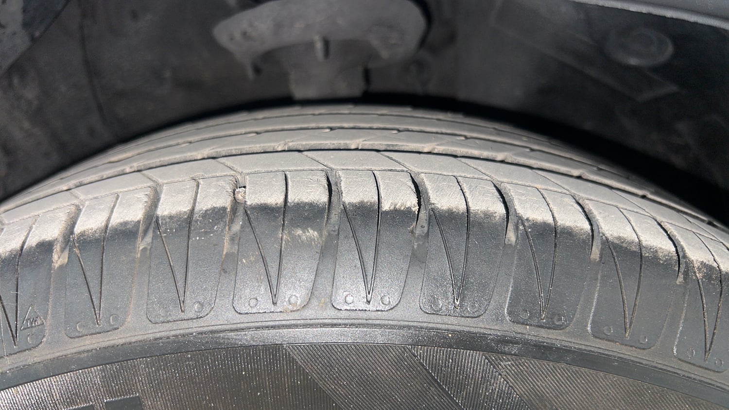 Used 2022 Kia Sonet HTK Plus 1.2 Petrol Manual tyres RIGHT FRONT TYRE TREAD VIEW