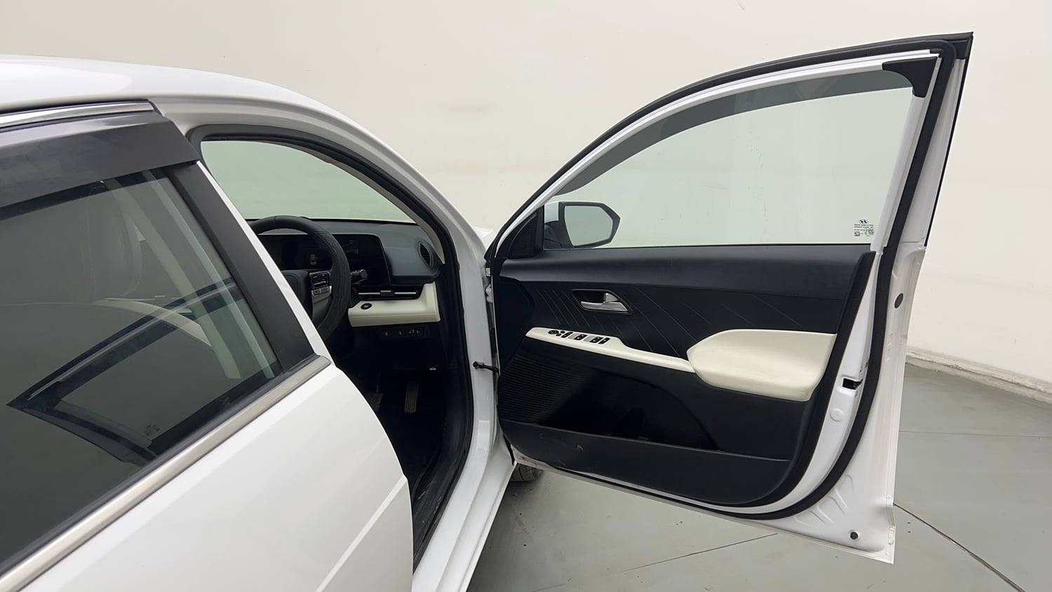 Used 2024 Hyundai Verna SX 1.5 Petrol MT Petrol Manual interior RIGHT FRONT DOOR OPEN VIEW
