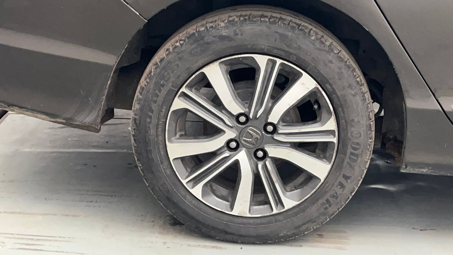 Used 2018 Honda City V Diesel Diesel Manual tyres RIGHT REAR TYRE RIM VIEW