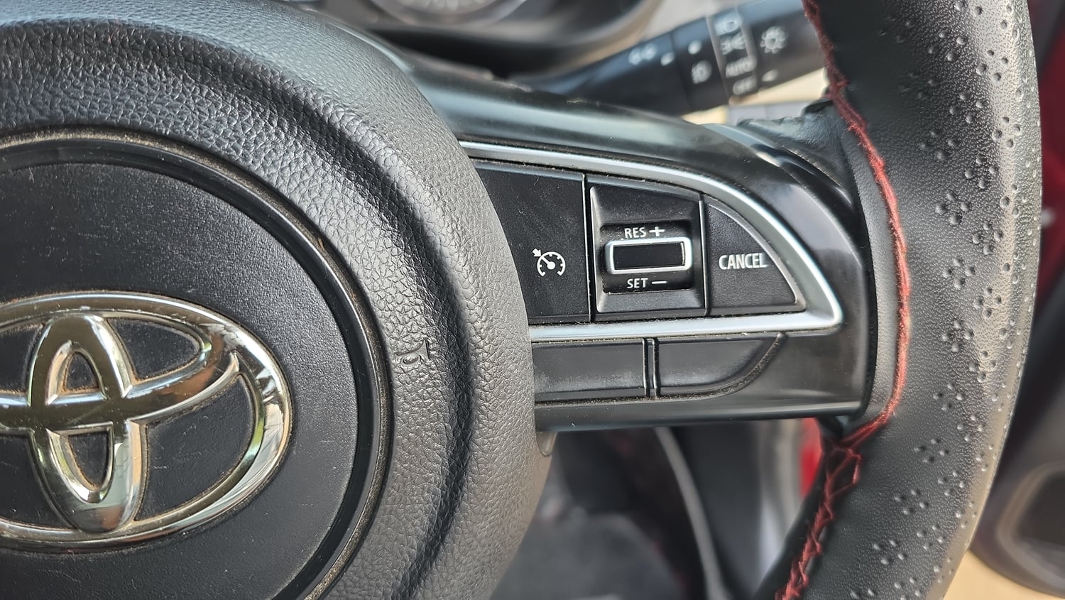 Used 2023 Toyota Glanza V Petrol Manual top_features Cruise control