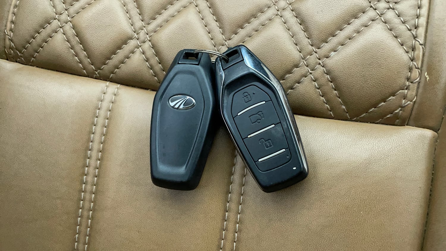 Used 2018 Mahindra XUV500 W11 Diesel Manual extra CAR KEY VIEW
