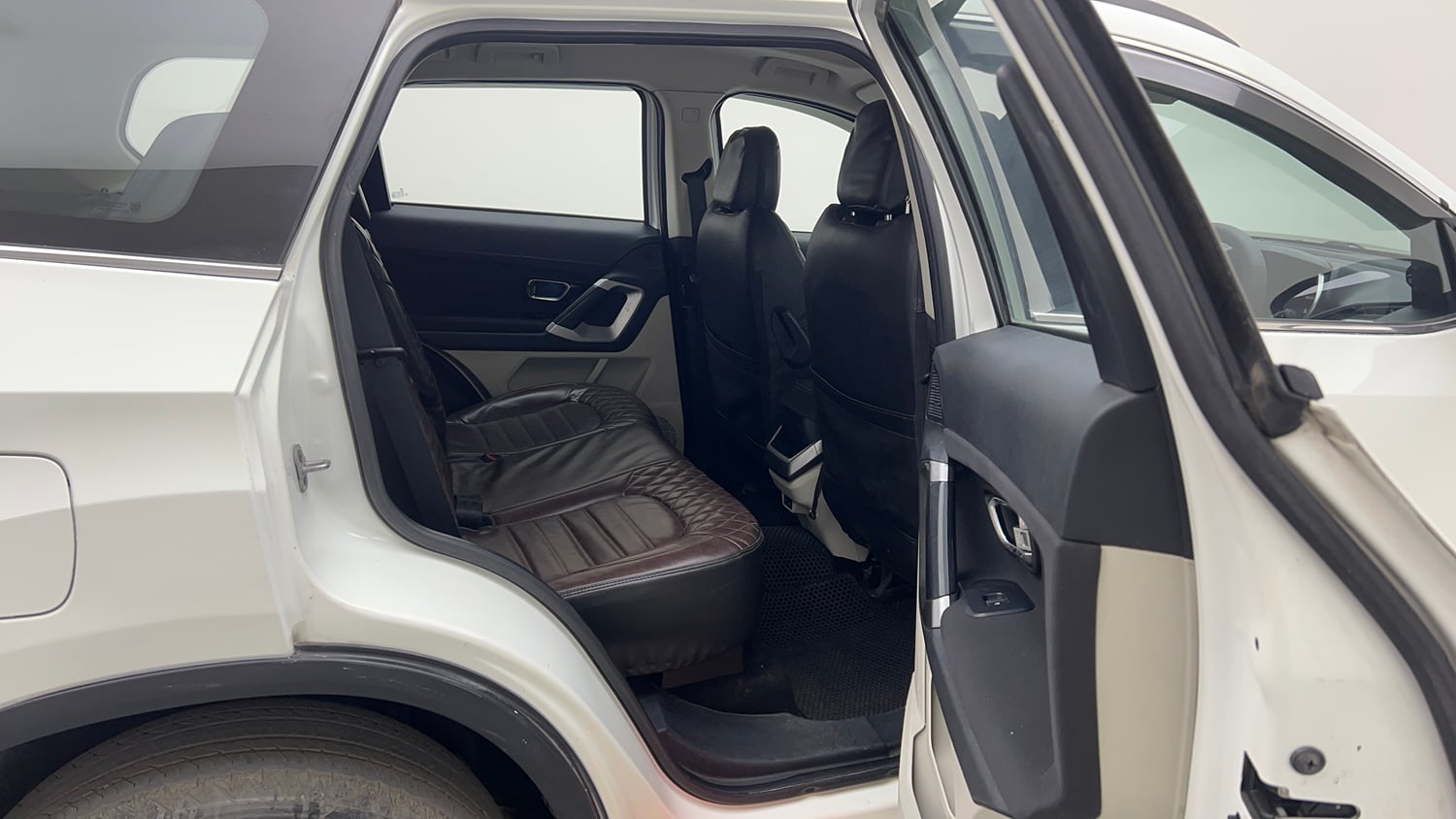 Used 2022 Tata Safari XTA Plus Diesel Automatic interior RIGHT SIDE REAR DOOR CABIN VIEW