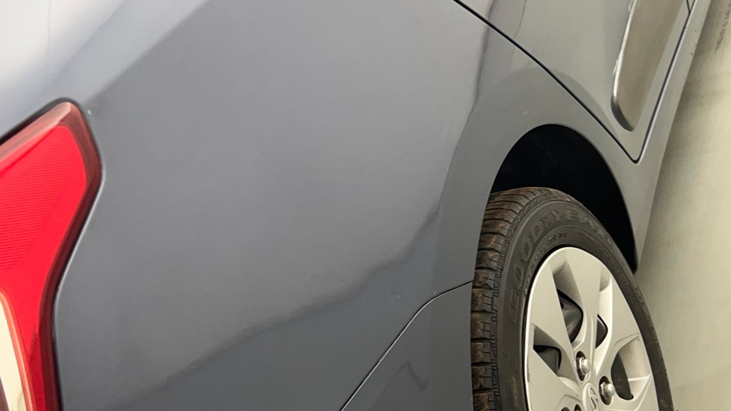 Used 2015 Hyundai Xcent S 1.2 Petrol Manual dents MINOR SCRATCH