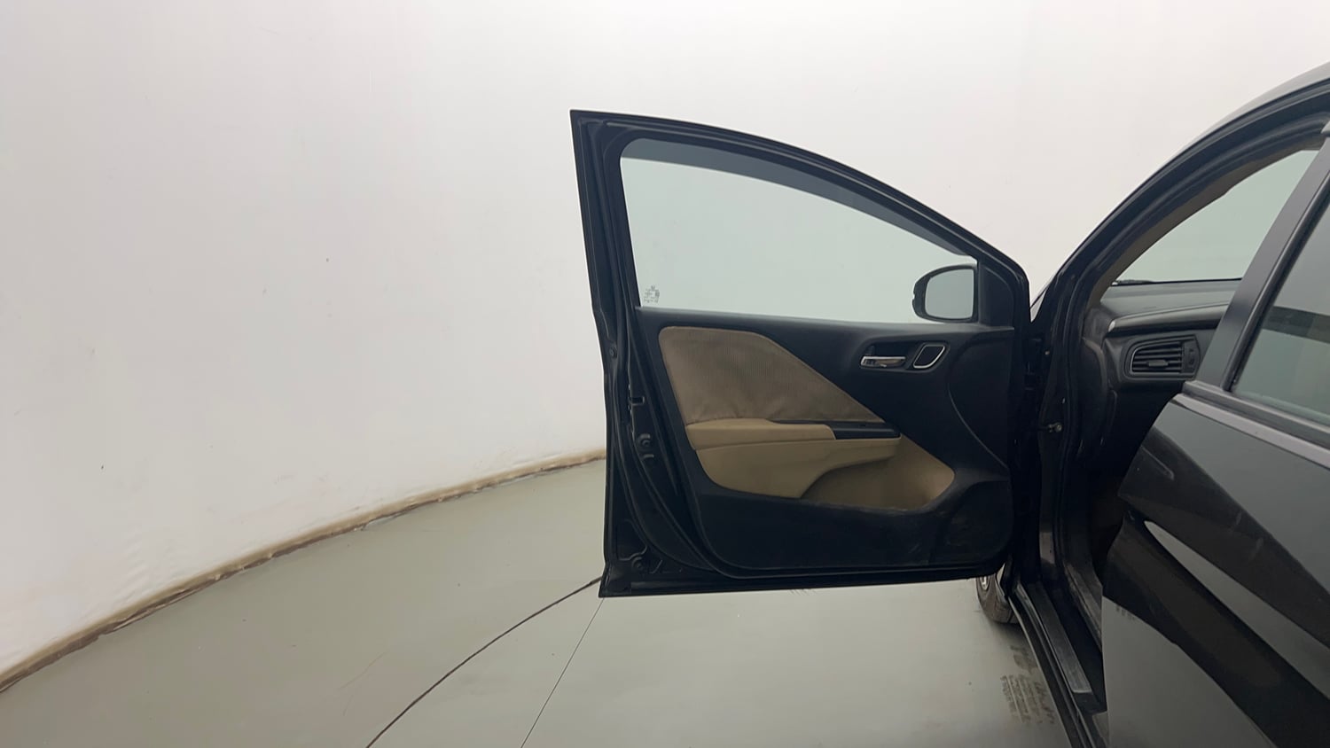Used 2018 Honda City V Diesel Diesel Manual interior LEFT FRONT DOOR OPEN VIEW
