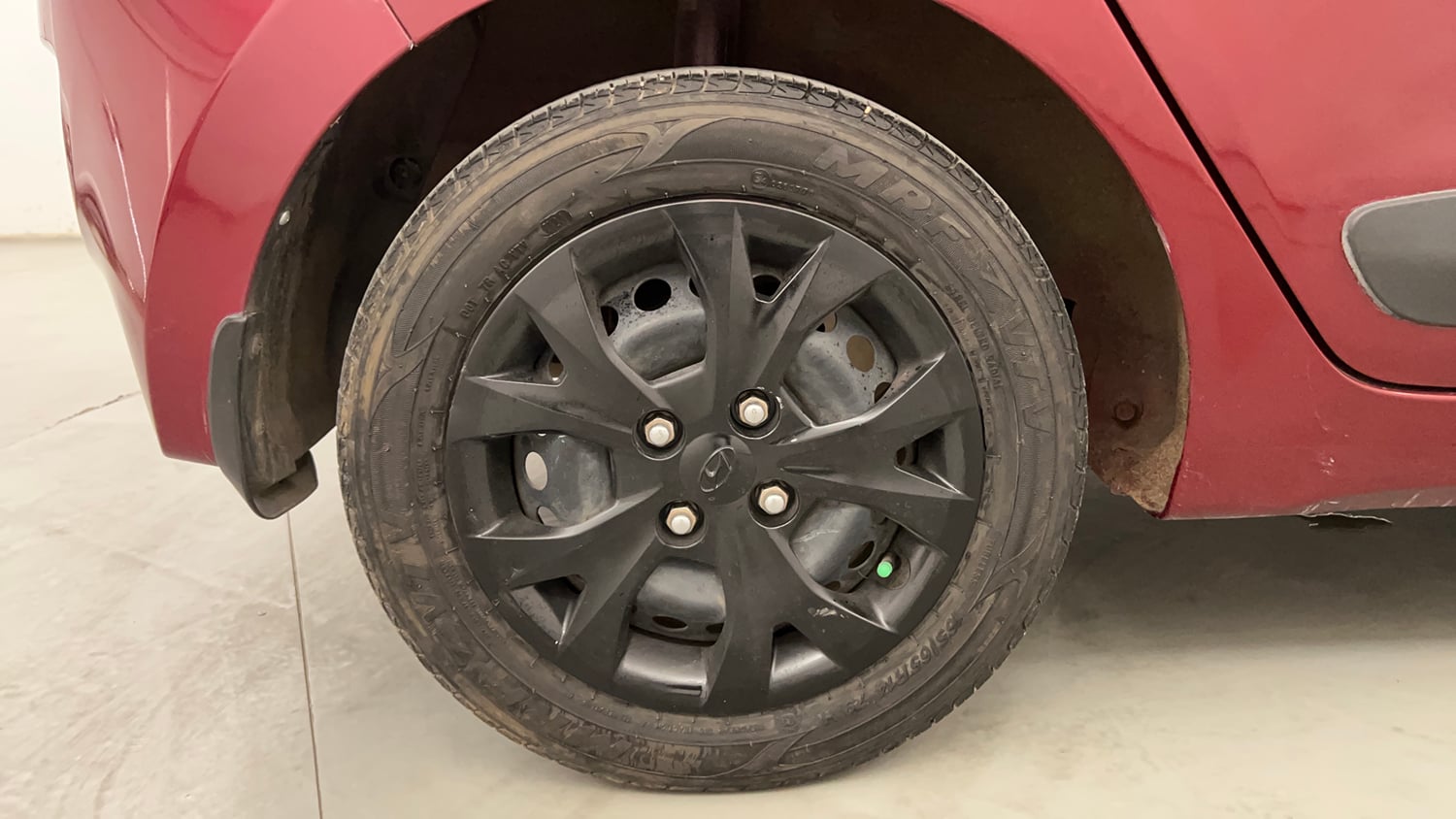 Used 2016 Hyundai Grand i10 Sportz 1.2 Kappa VTVT Petrol Manual tyres RIGHT REAR TYRE RIM VIEW