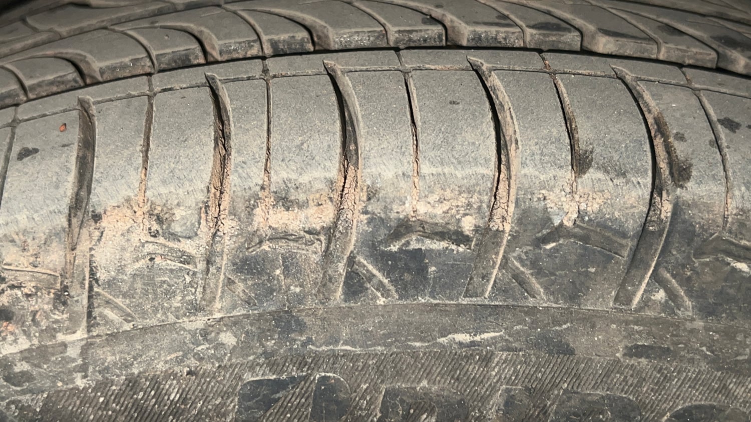 Used 2018 Honda City V Diesel Diesel Manual tyres LEFT FRONT TYRE TREAD VIEW
