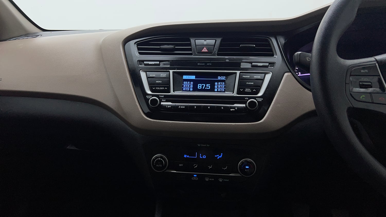 Used 2016 Hyundai Elite i20 Sportz 1.2 Petrol Manual top_features Integrated (in-dash) music system