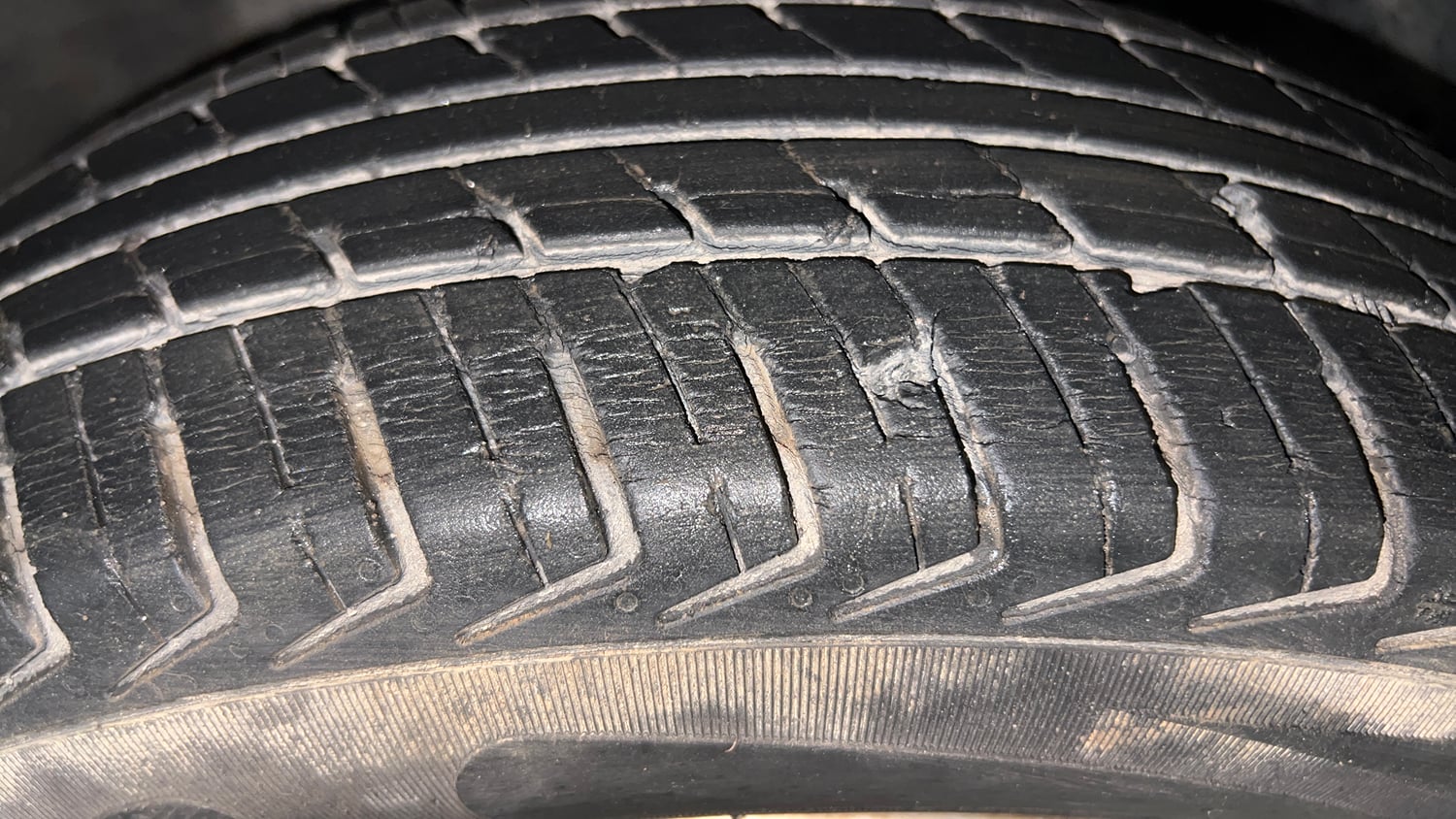 Used 2016 Renault Kwid 1.0 RXT AMT Petrol Automatic tyres RIGHT FRONT TYRE TREAD VIEW