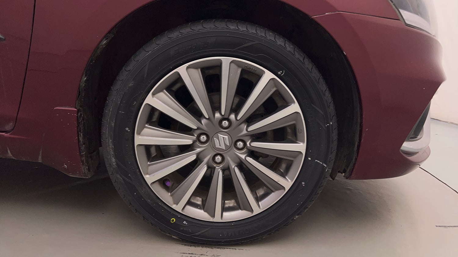 Used 2021 Maruti Suzuki Ciaz Alpha 1.5 AT Petrol Automatic tyres RIGHT FRONT TYRE RIM VIEW