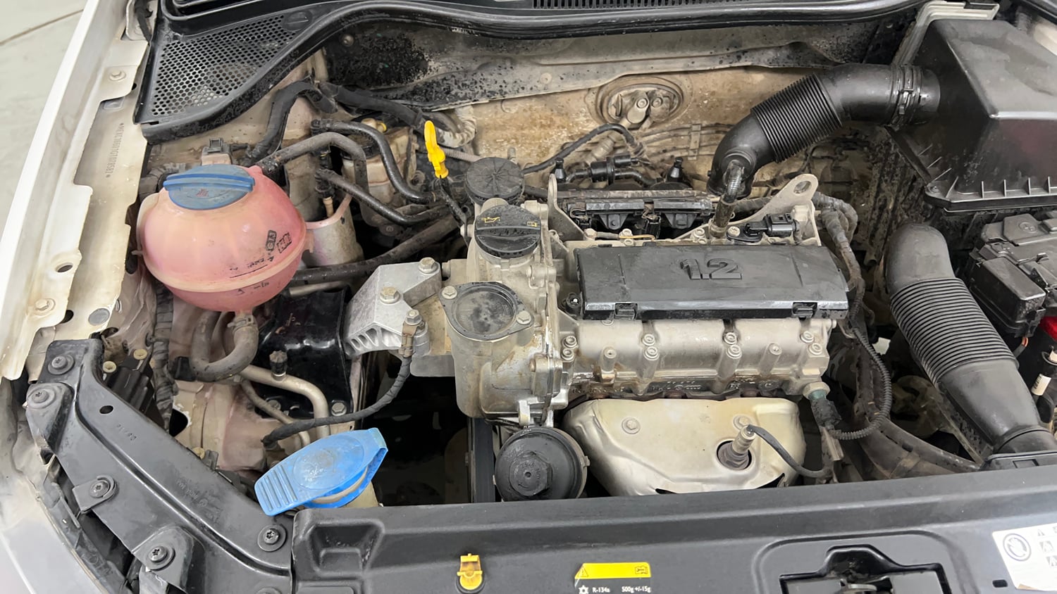 Used 2016 Volkswagen Polo Highline1.2L (P) Petrol Manual engine ENGINE RIGHT SIDE VIEW