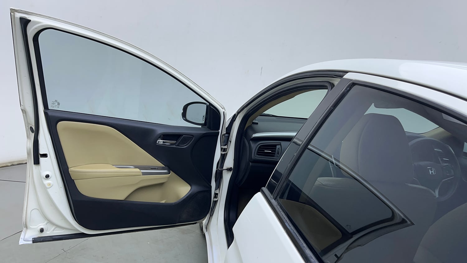 Used 2015 Honda City VX CVT Petrol Automatic interior LEFT FRONT DOOR OPEN VIEW