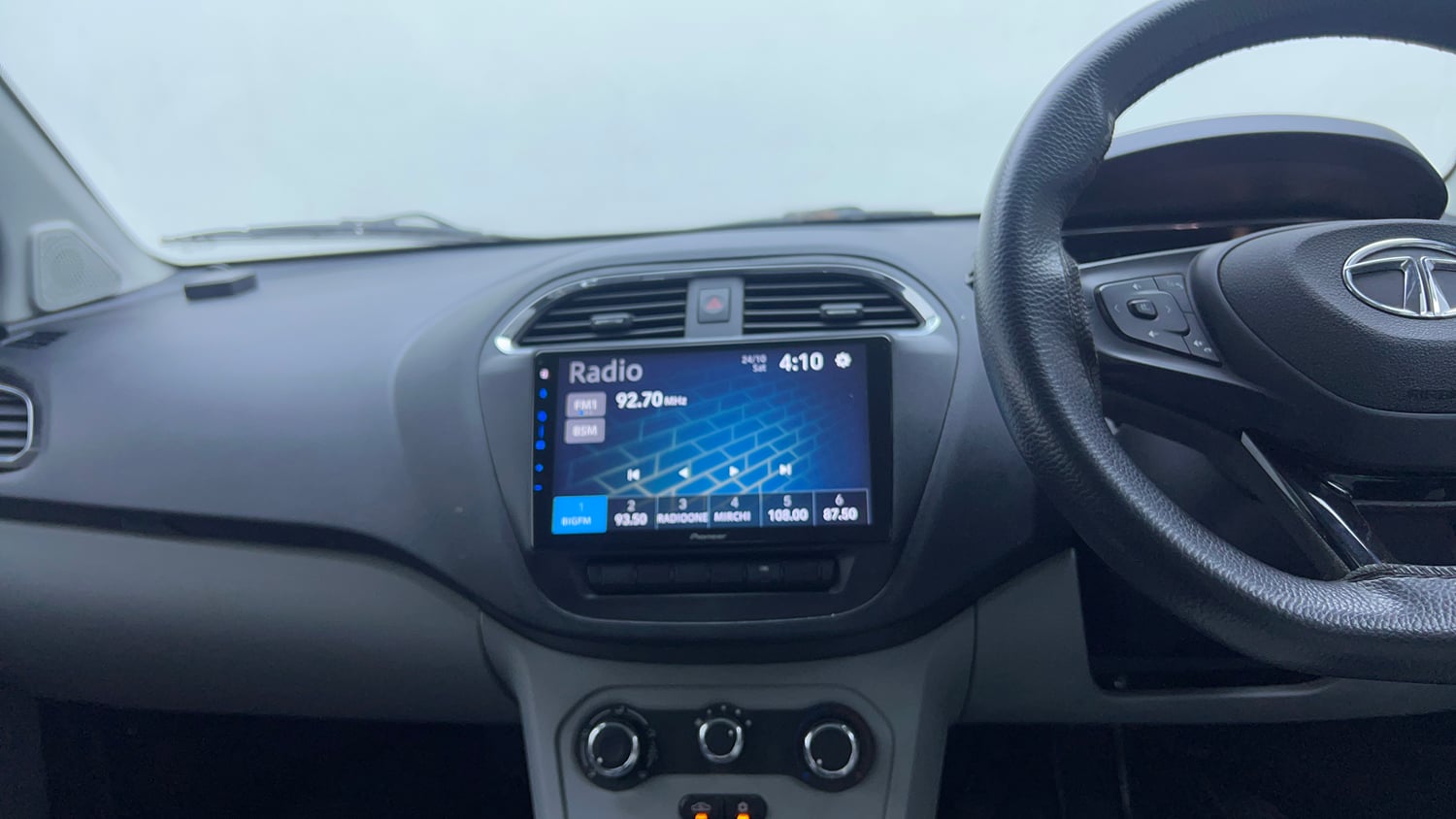 Used 2022 Tata Tiago XT CNG Cng Manual interior MUSIC SYSTEM & AC CONTROL VIEW