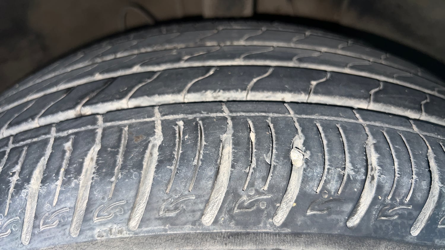 Used 2021 Hyundai Venue SX Plus 1.0 Turbo DCT Petrol Automatic tyres RIGHT FRONT TYRE TREAD VIEW