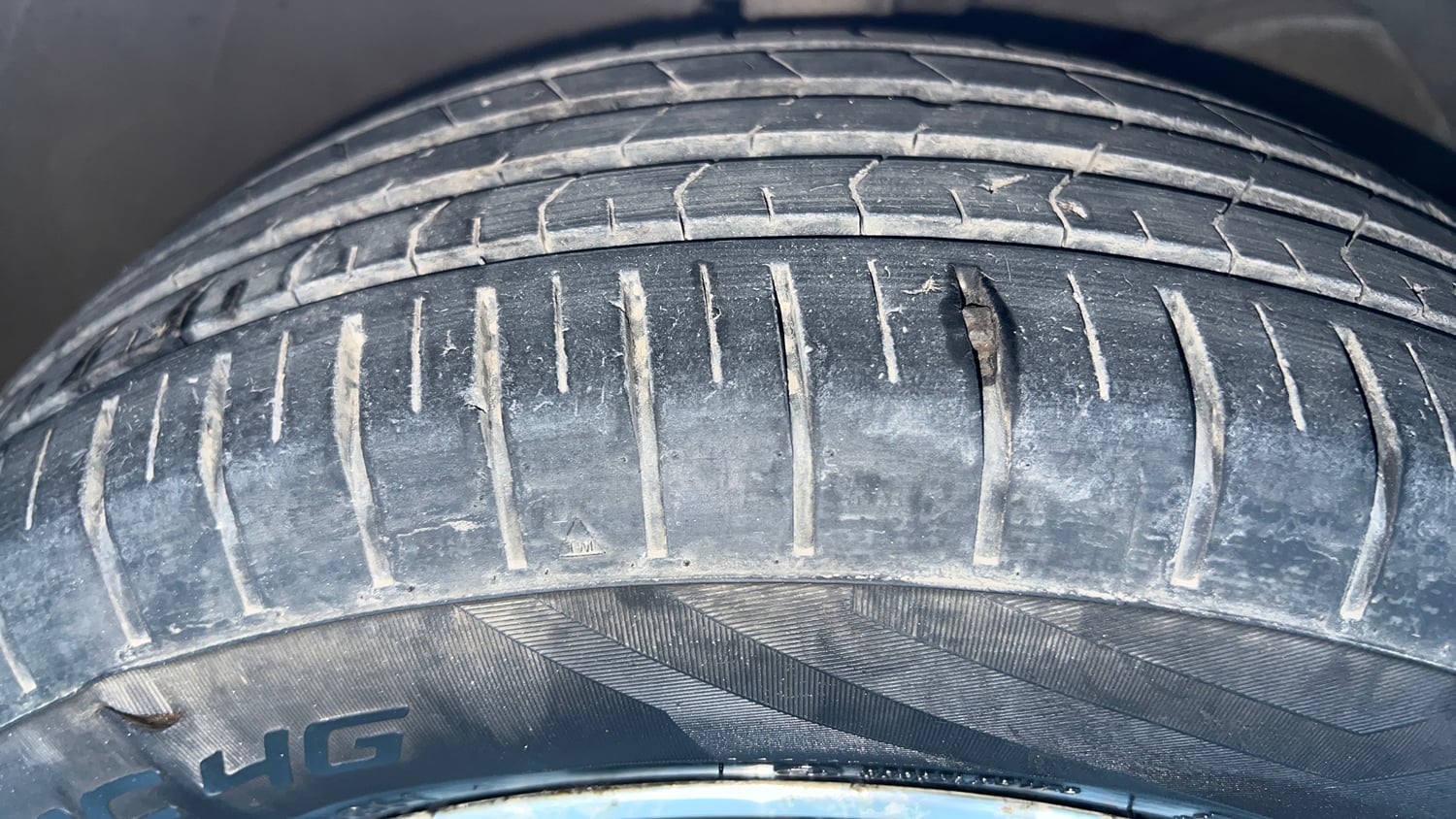 Used 2021 Maruti Suzuki Swift ZXi Plus Dual Tone Petrol Manual tyres RIGHT FRONT TYRE TREAD VIEW