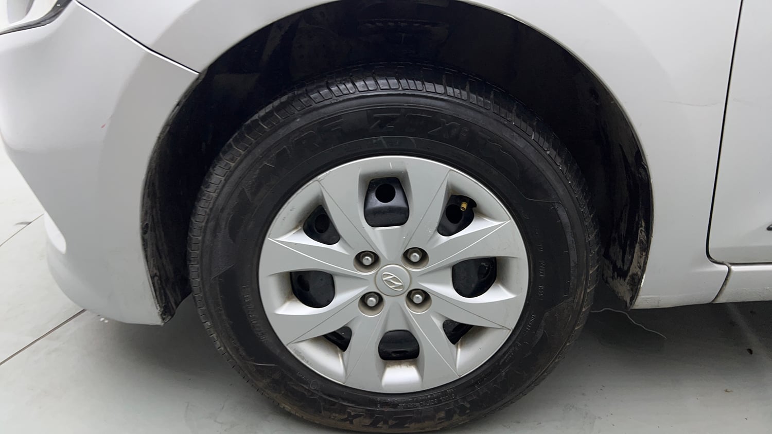 Used 2016 Hyundai Elite i20 Sportz 1.2 Petrol Manual tyres LEFT FRONT TYRE RIM VIEW