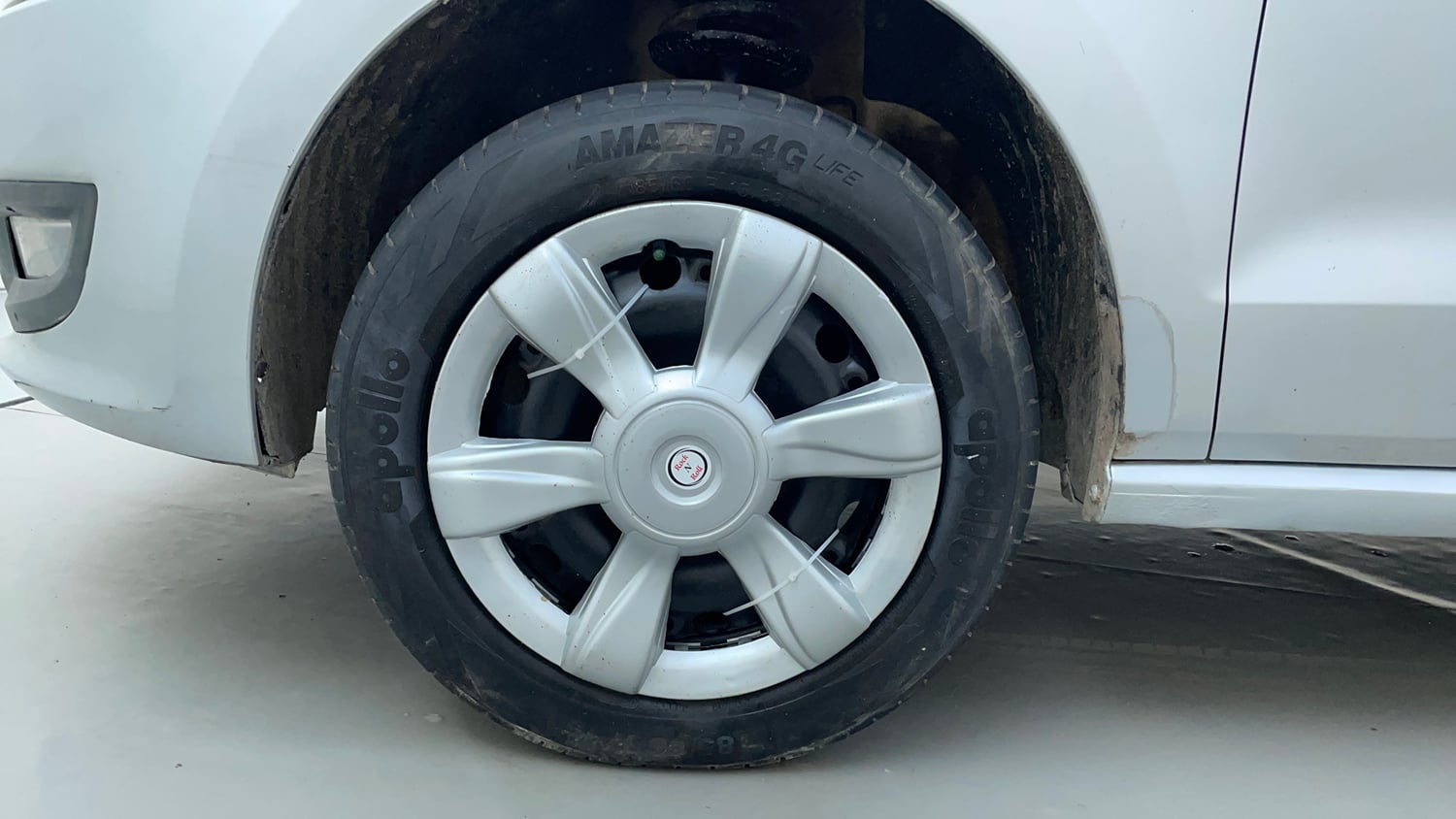 Used 2013 Volkswagen Polo Comfortline 1.2L (P) Petrol Manual tyres LEFT FRONT TYRE RIM VIEW