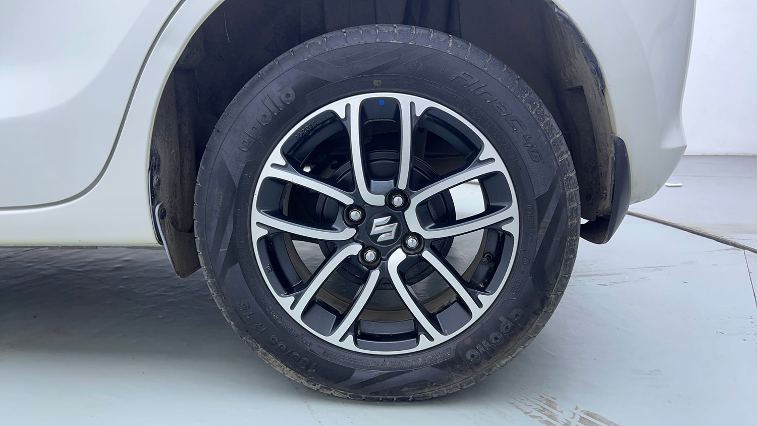 Used 2021 Maruti Suzuki Swift ZXi Plus Dual Tone Petrol Manual tyres LEFT REAR TYRE RIM VIEW