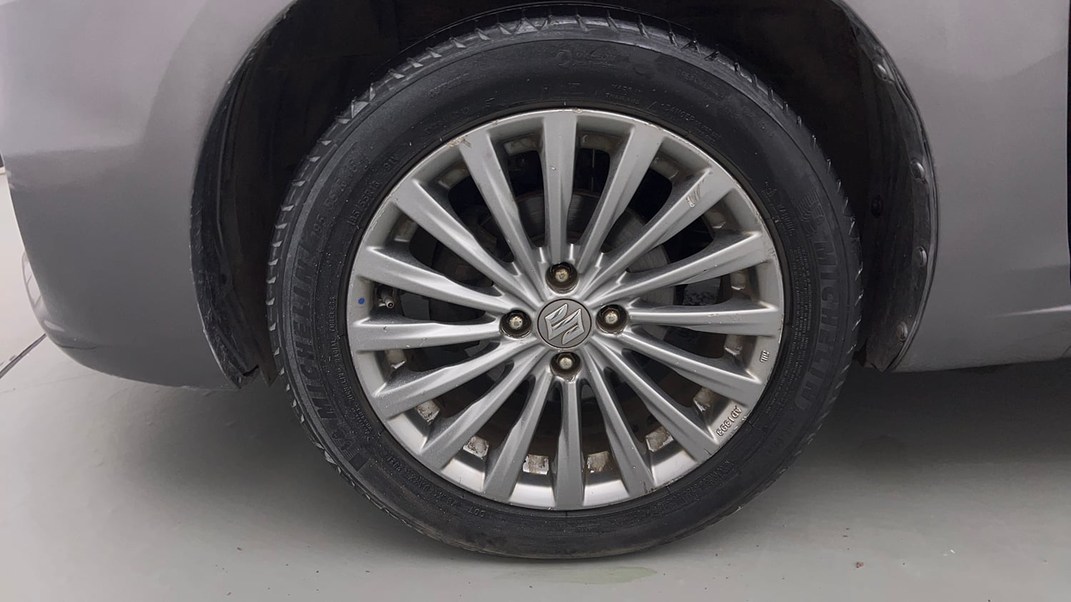Used 2016 Maruti Suzuki Ciaz ZXi Petrol Manual tyres LEFT FRONT TYRE RIM VIEW