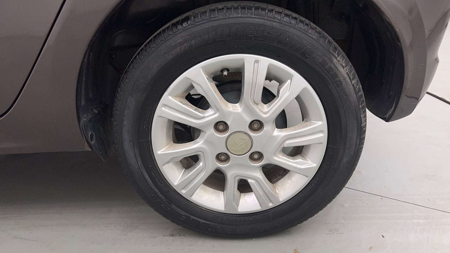 Used 2018 Tata Tiago Revotron XZ Petrol Manual tyres LEFT REAR TYRE RIM VIEW