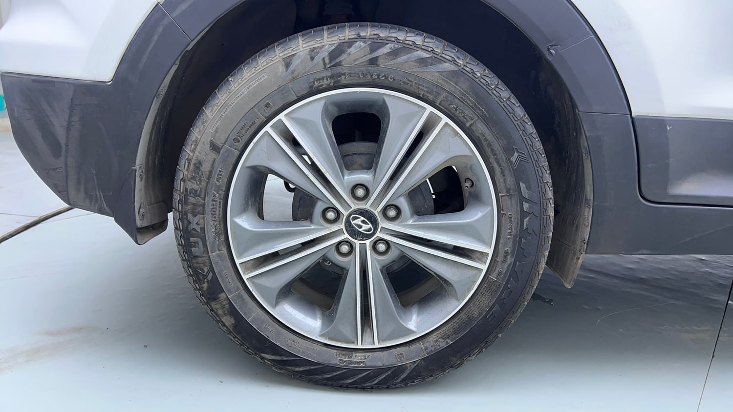 Used 2017 Hyundai Creta 1.6 SX Plus AT Petrol Petrol Automatic tyres RIGHT REAR TYRE RIM VIEW