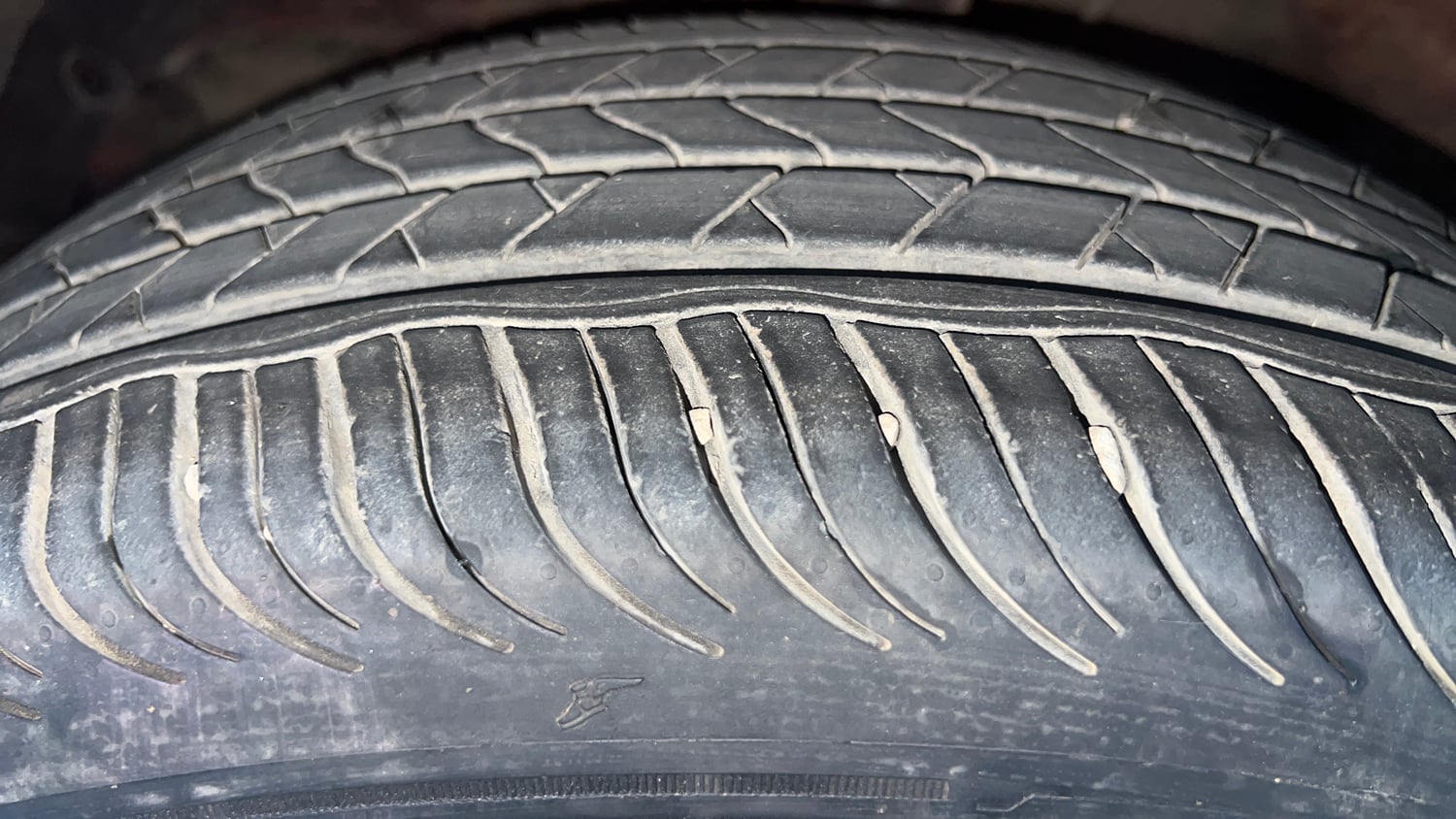 Used 2017 Maruti Suzuki Baleno Zeta 1.2 AT Petrol Automatic tyres LEFT FRONT TYRE TREAD VIEW