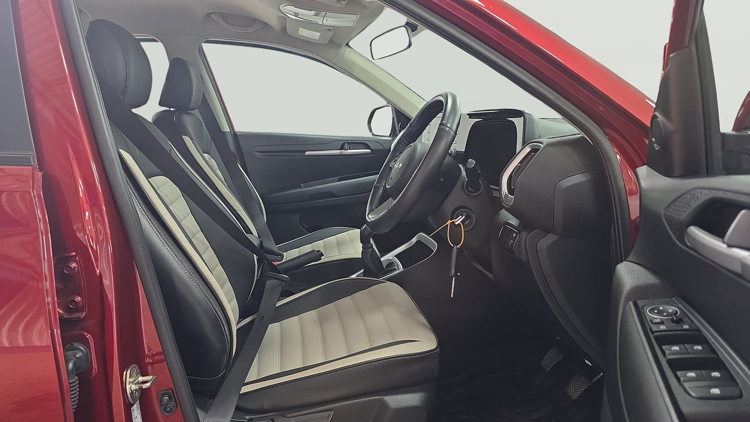 Used 2022 Kia Sonet HTK Plus 1.2 Petrol Manual interior RIGHT SIDE FRONT DOOR CABIN VIEW