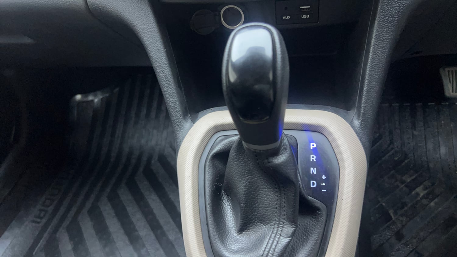 Used 2016 Hyundai Grand i10 Asta AT 1.2 Kappa VTVT (O) Petrol Automatic interior GEAR  KNOB VIEW