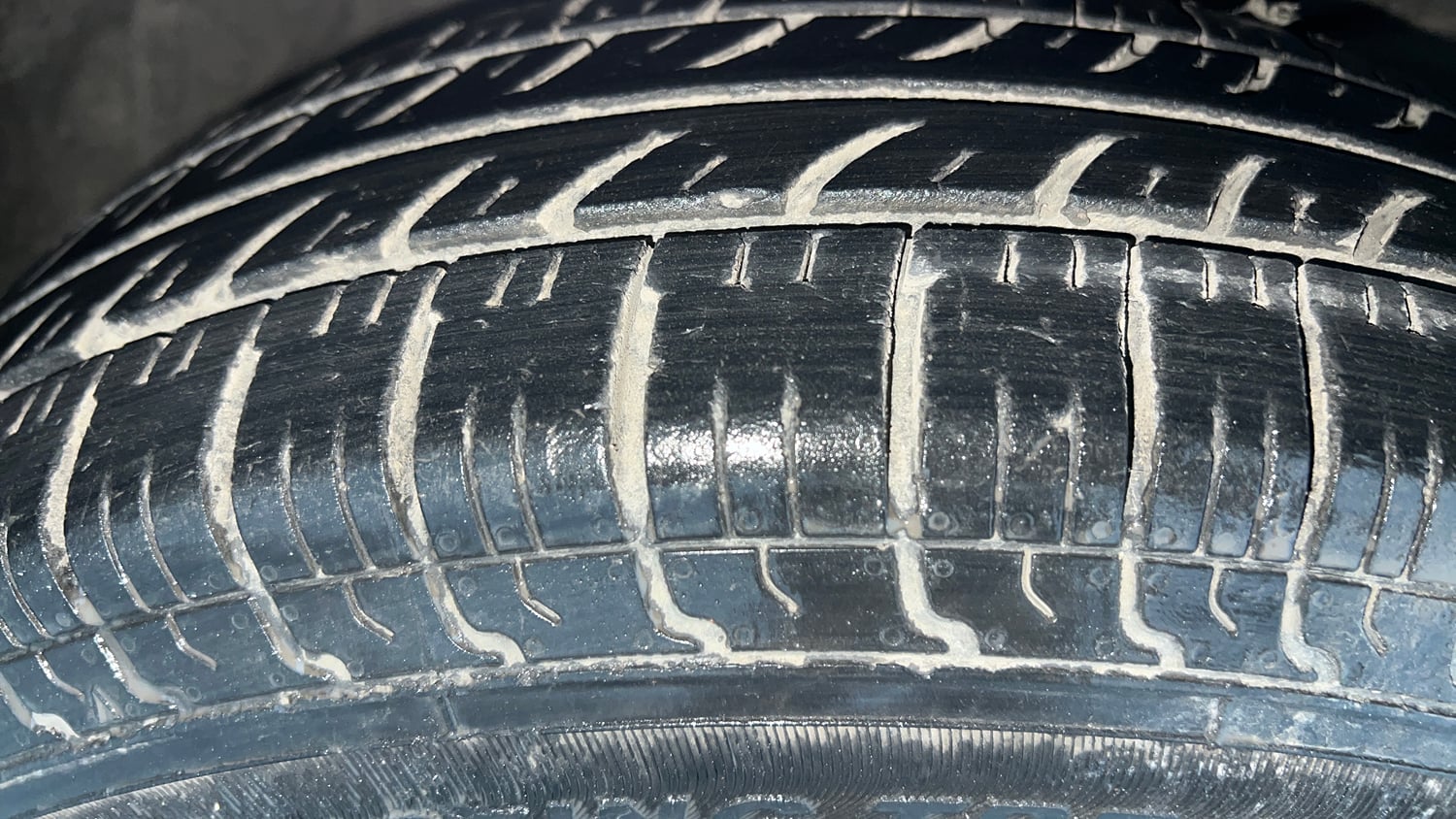 Used 2017 Maruti Suzuki Dzire VXi Petrol Manual tyres RIGHT FRONT TYRE TREAD VIEW