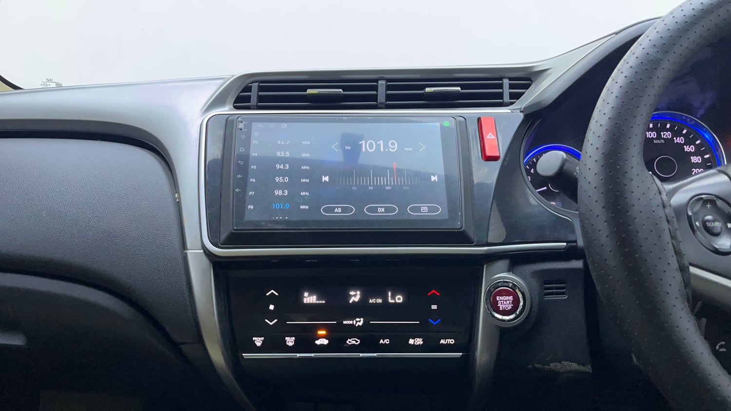 Used 2015 Honda City VX CVT Petrol Automatic interior MUSIC SYSTEM & AC CONTROL VIEW