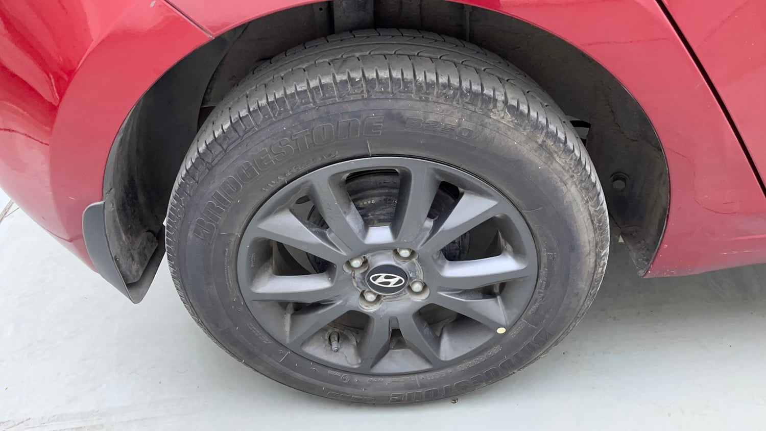 Used 2019 Hyundai Elite i20 Sportz Plus 1.2 Petrol Manual tyres RIGHT REAR TYRE RIM VIEW