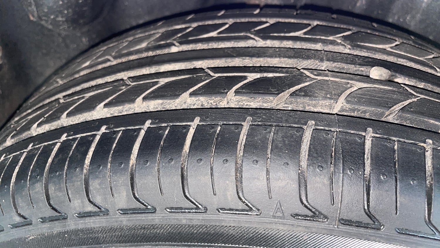 Used 2013 Volkswagen Polo Comfortline 1.2L (P) Petrol Manual tyres RIGHT REAR TYRE TREAD VIEW