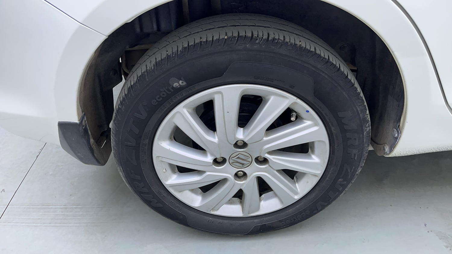 Used 2016 Maruti Suzuki Swift Dzire ZDI Diesel Manual tyres RIGHT REAR TYRE RIM VIEW