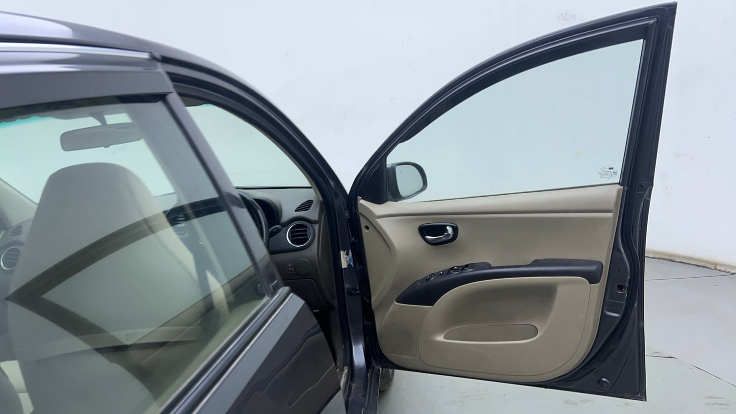 Used 2013 Hyundai i10 Magna 1.2 Kappa2 Petrol Manual interior RIGHT FRONT DOOR OPEN VIEW